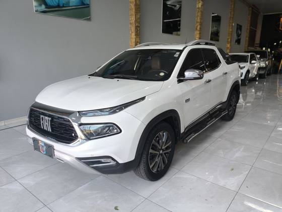 FIAT TORO 2.0 16V TURBO DIESEL RANCH 4WD AT9 FIAT TORO 2.0 16V TURBO DIESEL RANCH 4WD AT9